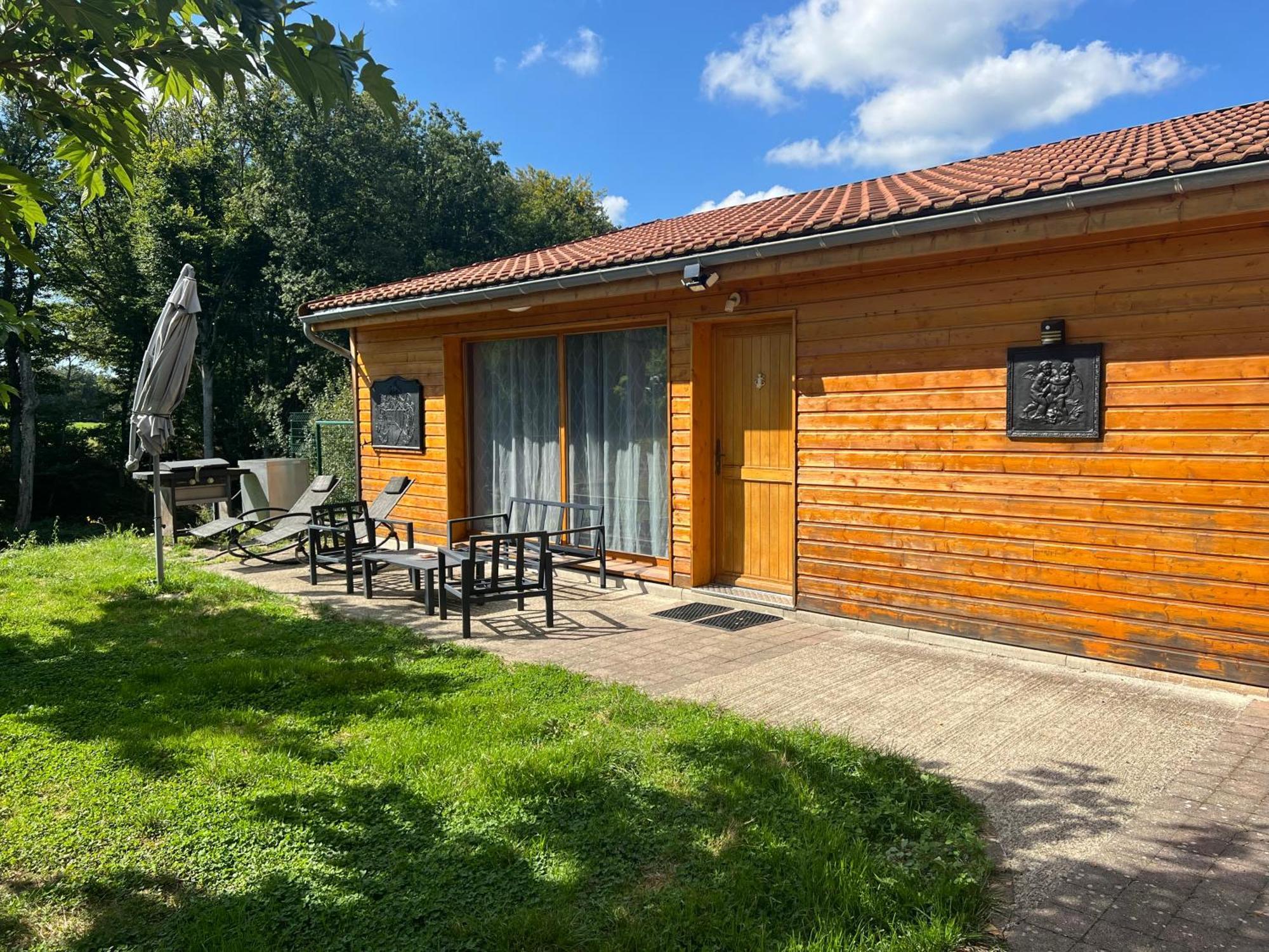 Chalet Des Anges Youx Extérieur photo